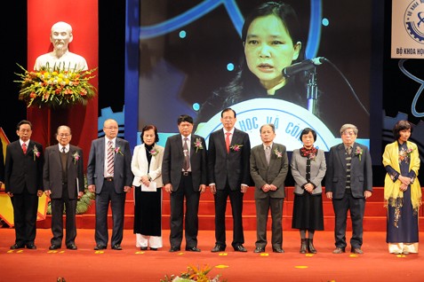 Le président Truong Tan Sang à la remise des prix Ho Chi Minh et des prix d’Etat - ảnh 1